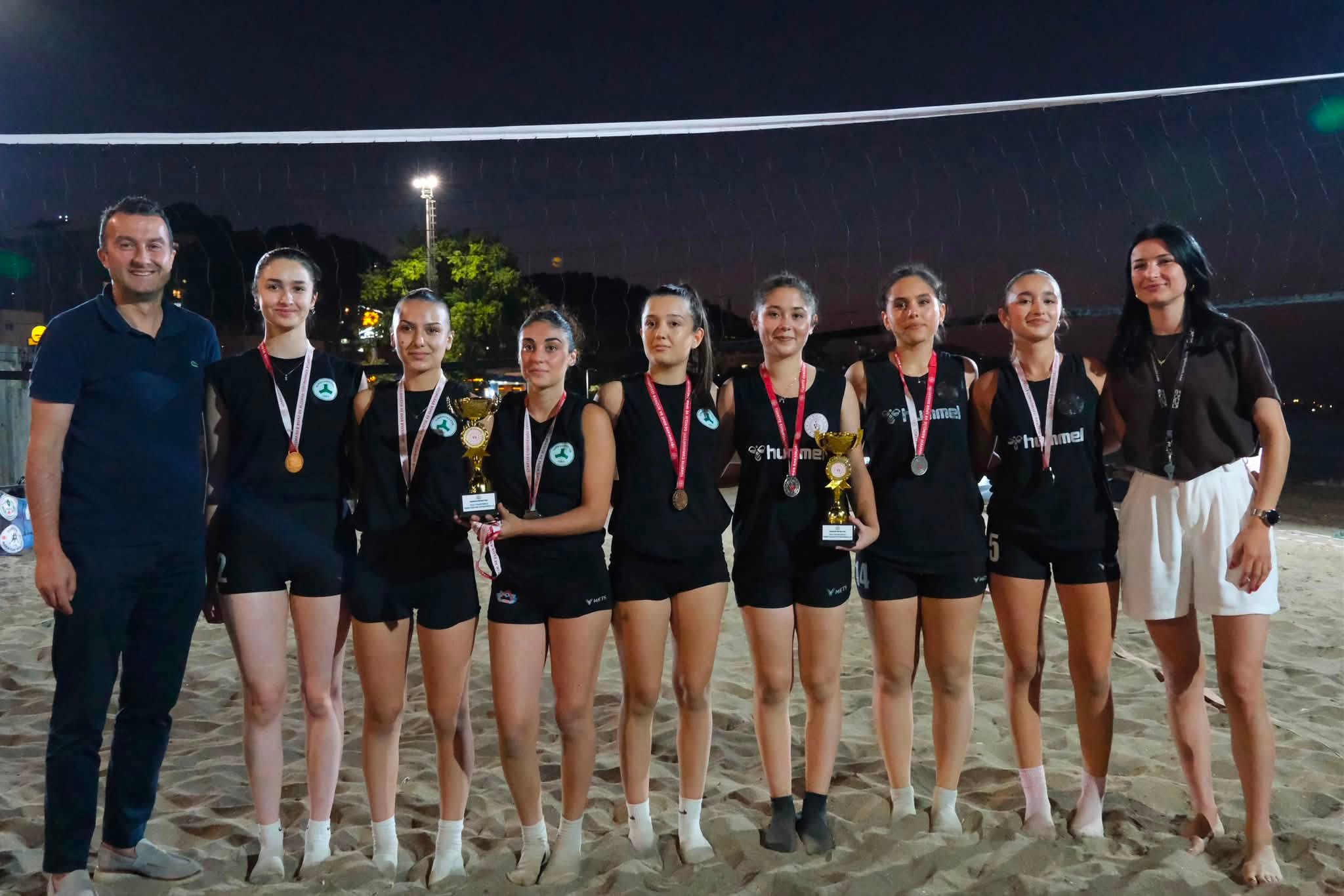 Giresun’da plaj voleybol turnuvası tamamlandı Giresun’da plaj voleybol turnuvası tamamlandı