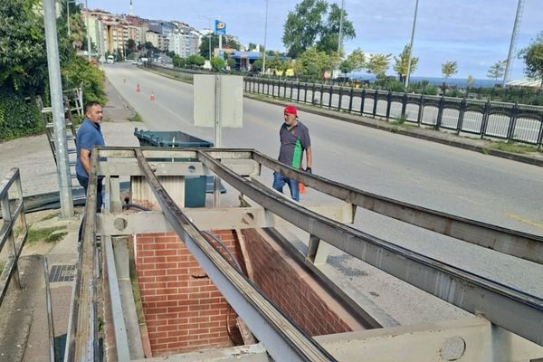 Giresun'da Plajlar Bölgesi’ndeki alt geçitlerin üst kaplamaları yenileniyor Giresun'da Plajlar Bölgesi’ndeki alt geçitlerin üst kaplamaları yenileniyor