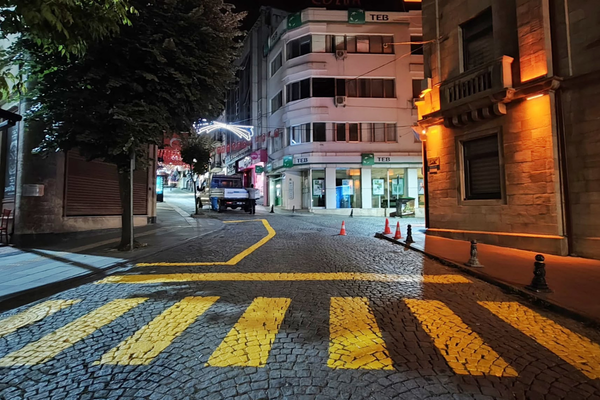 Giresun'da yaya geçitleri yenileniyor Giresun'da yaya geçitleri yenileniyor