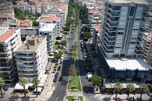 Girne Bulvarı yenilendi, Karşıyaka'da ulaşım daha güvenli ve konforlu hale geldi Girne Bulvarı yenilendi, Karşıyaka'da ulaşım daha güvenli ve konforlu hale geldi
