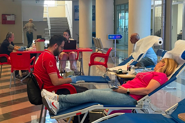 Gölcük Belediyesi ve Türk Kızılay iş birliğiyle kan bağışı kampanyası düzenlendi Gölcük Belediyesi ve Türk Kızılay iş birliğiyle kan bağışı kampanyası düzenlendi