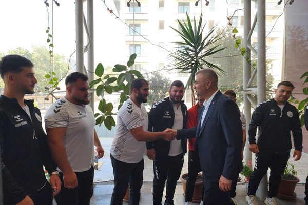 Gölcük Belediyespor Yağlı Güreş Takımı Kırkpınar’a uğurlandı Gölcük Belediyespor Yağlı Güreş Takımı Kırkpınar’a uğurlandı