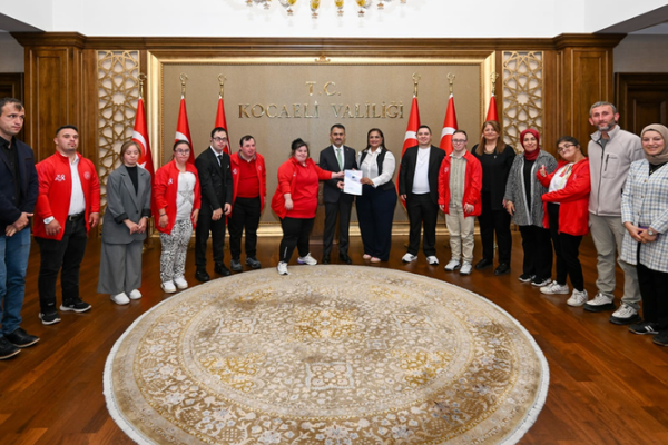 Gölcük Down Sendromlular Derneğinden Vali Aktaş'a ziyaret