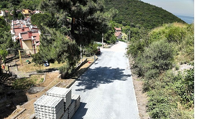 Gölcük Halıdere'de 3 sokakta parke yollar yenilendi Gölcük Halıdere'de 3 sokakta parke yollar yenilendi