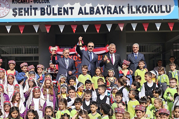 Gölcük’te 2026-2027 eğitim öğretim yılı törenle başladı Gölcük’te 2026-2027 eğitim öğretim yılı törenle başladı