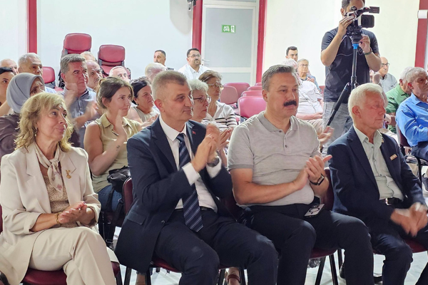 Gölcük'te Kıbrıs Barış Harekâtı konulu konferans düzenlendi Gölcük'te Kıbrıs Barış Harekâtı konulu konferans düzenlendi