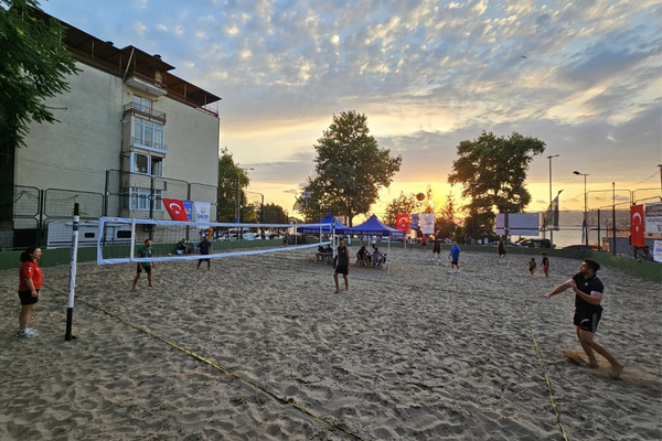 Gölcük’te Plaj Voleybolu Turnuvası başvuruları başladı Gölcük’te Plaj Voleybolu Turnuvası başvuruları başladı