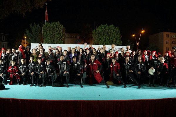 Gölcük’te Uluslararası Kafkas Folklor etkinliği düzenlendi Gölcük’te Uluslararası Kafkas Folklor etkinliği düzenlendi