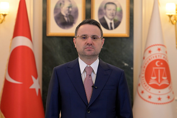 Gürlek: Sahtecilik faaliyetlerine karşı mücadelemizi tavizsiz sürdürüyoruz Gürlek: Sahtecilik faaliyetlerine karşı mücadelemizi tavizsiz sürdürüyoruz