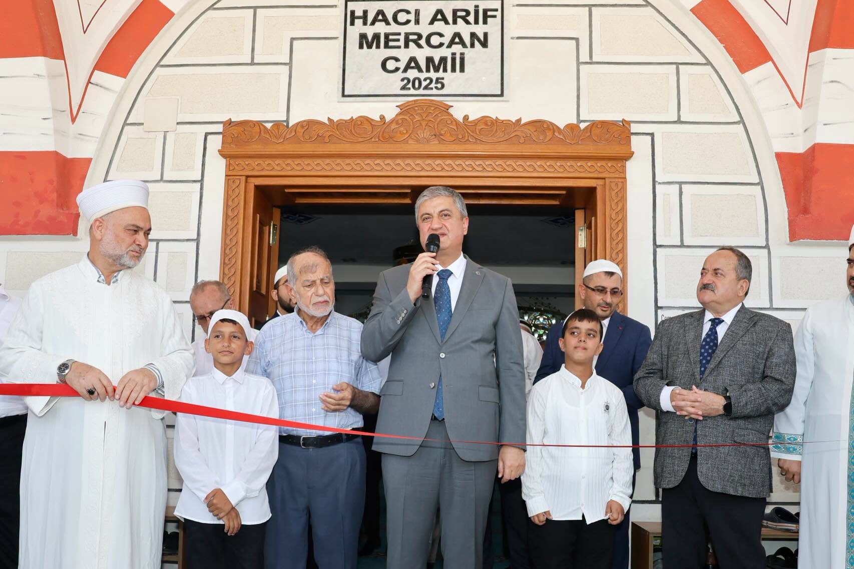Hacı Arif Mercan Camii cuma namazıyla ibadete açıldı Hacı Arif Mercan Camii cuma namazıyla ibadete açıldı