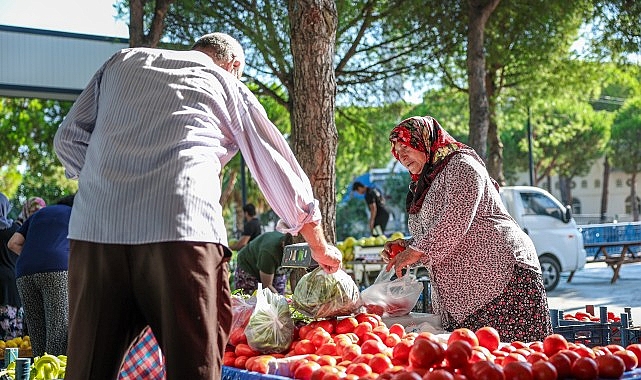 Hacıömerli'de Salı Pazarı Bereketi Hacıömerli'de Salı Pazarı Bereketi