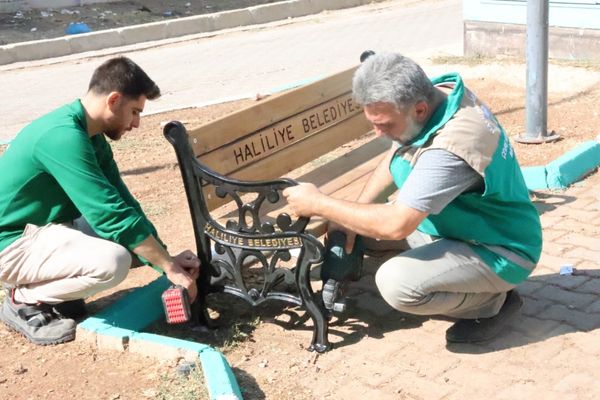 Haliliye Belediyesi kent mobilyalarını kendi atölyelerinde üretiyor Haliliye Belediyesi kent mobilyalarını kendi atölyelerinde üretiyor