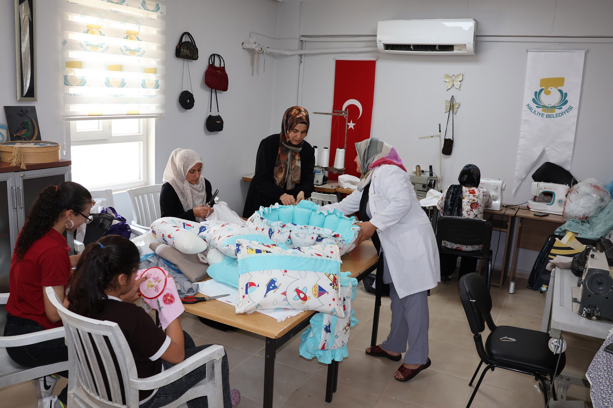 Haliliye Millet Evlerinde kadınlara yönelik kurslar sürüyor Haliliye Millet Evlerinde kadınlara yönelik kurslar sürüyor