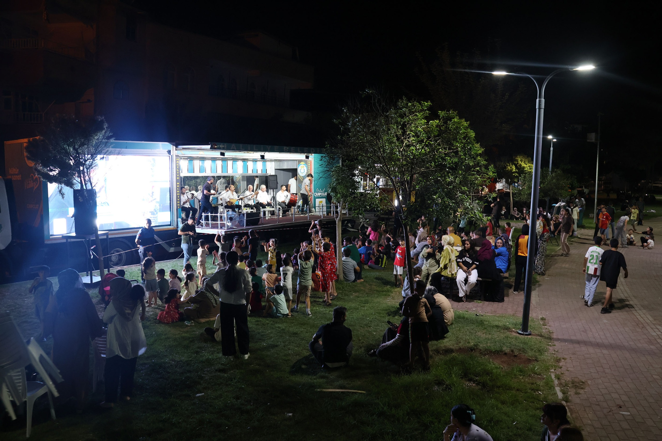 Haliliye’de yaz konserleri ve çocuk etkinlikleri 6 mahallede devam etti Haliliye’de yaz konserleri ve çocuk etkinlikleri 6 mahallede devam etti