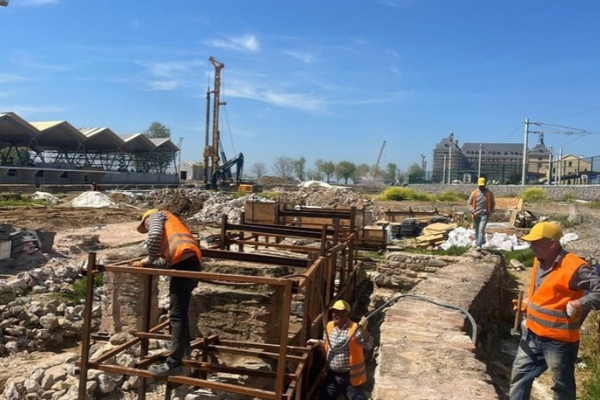 Haydarpaşa Garı’nda ahşap kazıkların yüzde 80’i yok oldu Haydarpaşa Garı’nda ahşap kazıkların yüzde 80’i yok oldu
