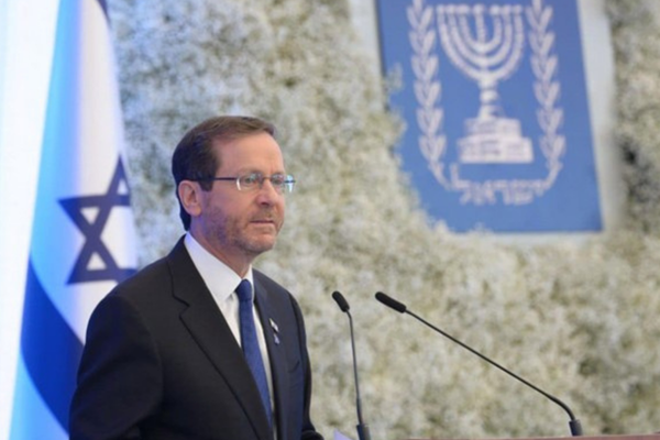 Herzog, askerde yaralanan Tulila ve ailesiyle bir araya geldi Herzog, askerde yaralanan Tulila ve ailesiyle bir araya geldi