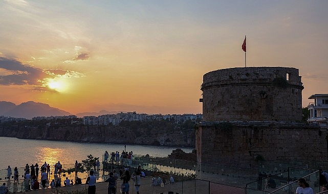 Hıdırlık Kulesi yeniden Antalyalılarla buluştu Hıdırlık Kulesi yeniden Antalyalılarla buluştu