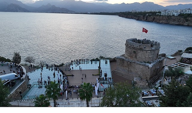 Hıdırlık Kulesi'nde “Gün Batımı Konserleri" sürüyor Hıdırlık Kulesi'nde “Gün Batımı Konserleri" sürüyor