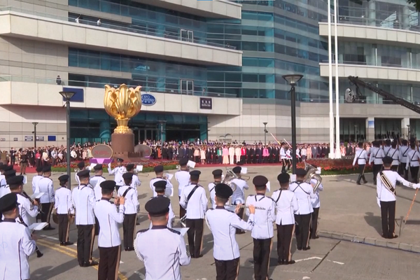 Hong Kong’da anavatana dönüşün 29. yılı bayrak töreniyle kutlandı Hong Kong’da anavatana dönüşün 29. yılı bayrak töreniyle kutlandı