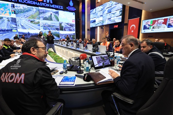 İBB Başkanvekili Aslan, selden etkilenen Ayazağa’da incelemelerde bulundu İBB Başkanvekili Aslan, selden etkilenen Ayazağa’da incelemelerde bulundu