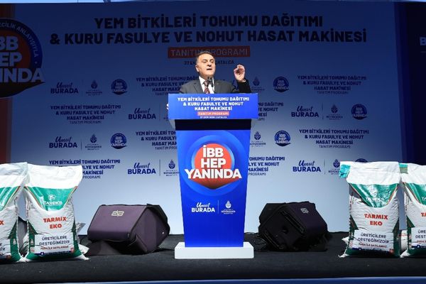 İBB’den çiftçilere 116 ton yem bitkisi tohumu ve hasat makinesi desteği İBB’den çiftçilere 116 ton yem bitkisi tohumu ve hasat makinesi desteği