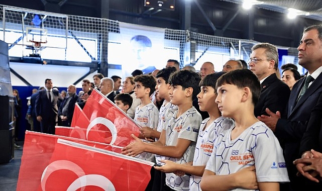 İBB'den Eğitime Bir Yatırım Daha: Zeytinburnu Merkezefendi Anadolu İmam Hatip Lisesi Spor Salonu Açıldı