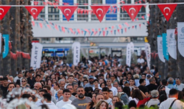 İEF'de eğlence ve sürprizler bir arada İEF'de eğlence ve sürprizler bir arada