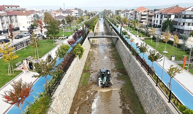 İnegöl Belediyesi'nden Yağış Öncesi Sel Ve Su Baskınlarına Karşı Önlem İnegöl Belediyesi'nden Yağış Öncesi Sel Ve Su Baskınlarına Karşı Önlem