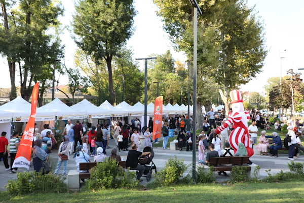 İnegöl Gastronomi Festivali’nin ikinci gününde çeşitli etkinlikler düzenlendi İnegöl Gastronomi Festivali’nin ikinci gününde çeşitli etkinlikler düzenlendi