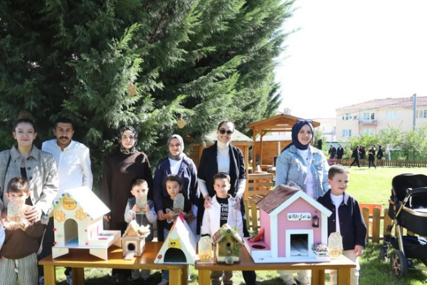 İnegöl’de çocuklar 190 hayvan yuvası hazırladı İnegöl’de çocuklar 190 hayvan yuvası hazırladı