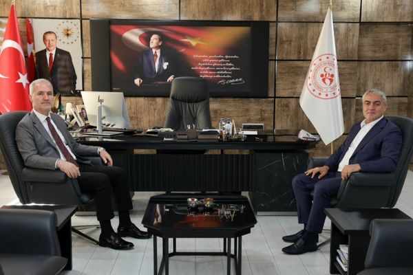 İnegöl’ün eski belediye binası Gençlik Merkezi oluyor İnegöl’ün eski belediye binası Gençlik Merkezi oluyor