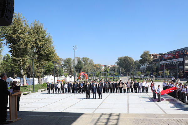 İnegöl’ün kurtuluşunun 104. yıl dönümü törenlerle kutlandı İnegöl’ün kurtuluşunun 104. yıl dönümü törenlerle kutlandı
