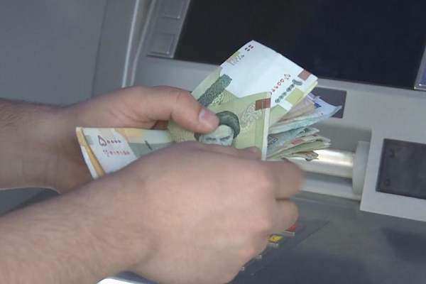 İran riyali, ABD yaptırımları öncesi geriledi İran riyali, ABD yaptırımları öncesi geriledi