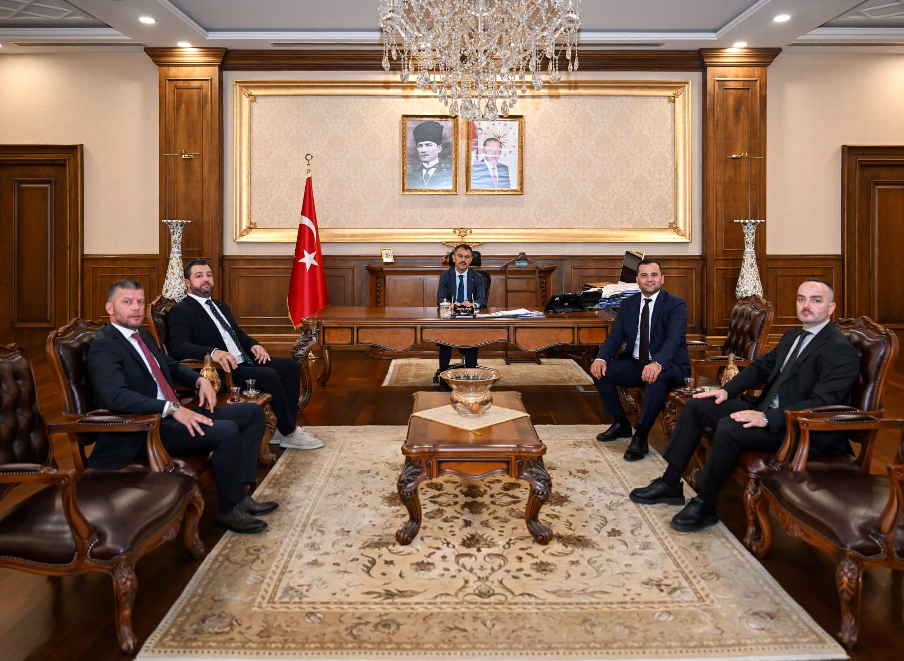 İş insanı Fatih Sultan Aşam ve beraberindeki heyet, Vali Aktaş'ı ziyaret etti İş insanı Fatih Sultan Aşam ve beraberindeki heyet, Vali Aktaş'ı ziyaret etti