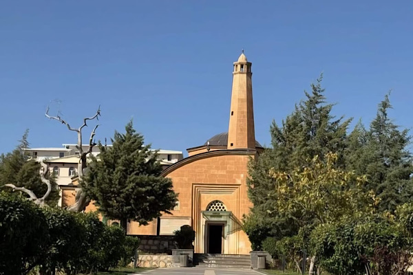 İsmail Fakirullah ve İbrahim Hakkı Hazretleri Türbesi geçici olarak ziyarete kapatılacak
İsmail Fakirullah ve İbrahim Hakkı Hazretleri Türbesi geçici olarak ziyarete kapatılacak
