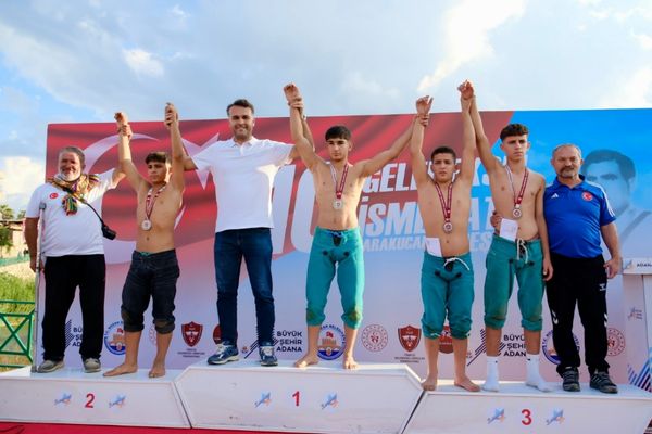 İsmet Atlı Karakucak Güreşleri’nde başpehlivan Efe Anıl oldu İsmet Atlı Karakucak Güreşleri’nde başpehlivan Efe Anıl oldu