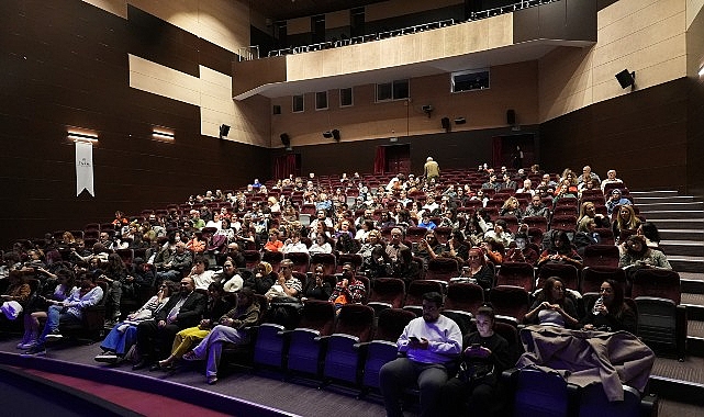 İspanyol tiyatrosu Maltepe'de umut ve empatiyi sahneye taşıdı İspanyol tiyatrosu Maltepe'de umut ve empatiyi sahneye taşıdı