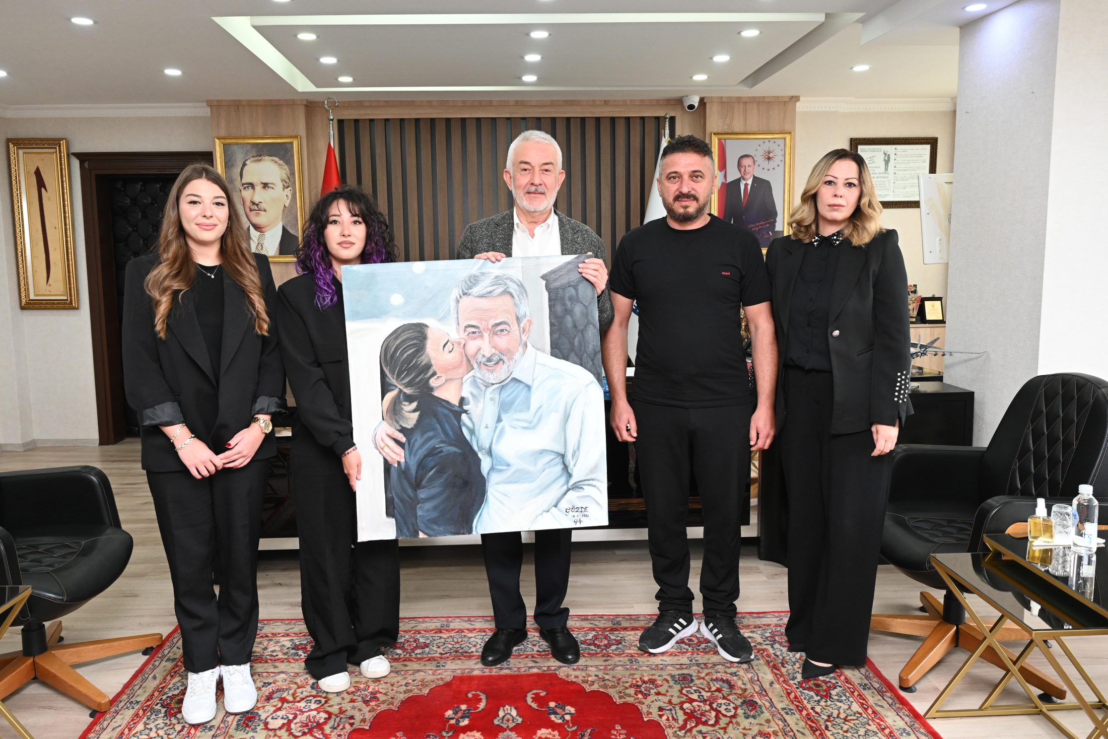 Isparta’da lise öğrencisinden Başkan Başdeğirmen’e yağlı boya tablo Isparta’da lise öğrencisinden Başkan Başdeğirmen’e yağlı boya tablo