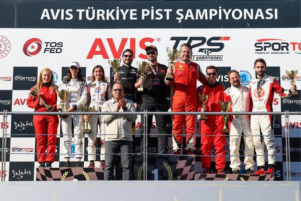 İstanbul Park’ta pist şampiyonasının beşinci ayağı tamamlandı İstanbul Park’ta pist şampiyonasının beşinci ayağı tamamlandı