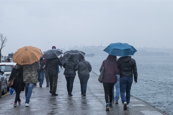 İstanbul’da sıcaklıklar düşüyor: Kuzey ilçelerine kuvvetli sağanak uyarısı İstanbul’da sıcaklıklar düşüyor: Kuzey ilçelerine kuvvetli sağanak uyarısı