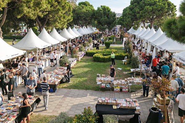 İZKİTAP 8. İzmir Kitap Fuarı Kültürpark’ta başladı İZKİTAP 8. İzmir Kitap Fuarı Kültürpark’ta başladı