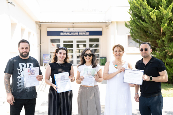 İzmir Büyükşehir Belediyesi'nden "Patili Dostlar İş Başında" projesi İzmir Büyükşehir Belediyesi'nden "Patili Dostlar İş Başında" projesi