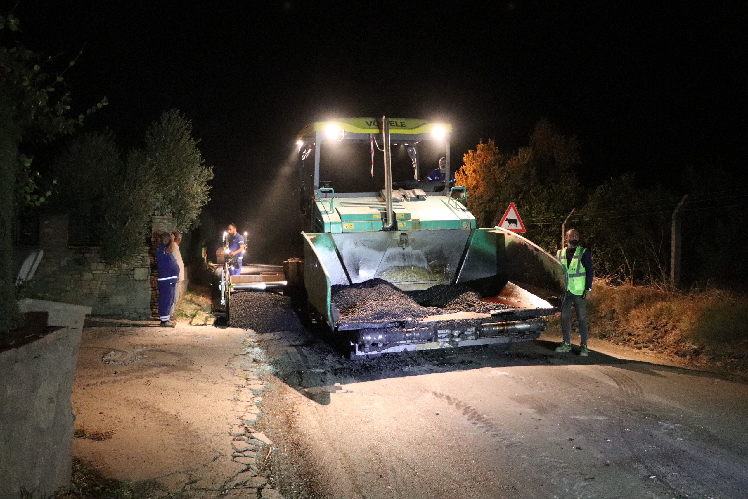 İzmir Büyükşehir Belediyesi’nden Selçuk’a 15,5 kilometrelik yol hamlesi İzmir Büyükşehir Belediyesi’nden Selçuk’a 15,5 kilometrelik yol hamlesi