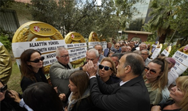 İzmir, eski başkanına veda etti İzmir, eski başkanına veda etti