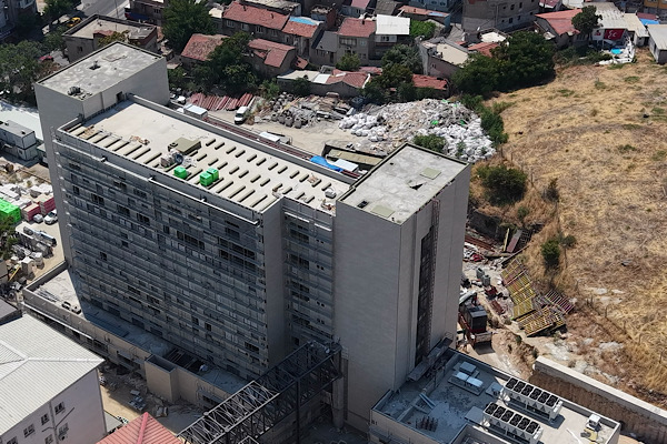 İzmir Eşrefpaşa Hastanesi’nin yeni ek hizmet binasında sona yaklaşıldı
İzmir Eşrefpaşa Hastanesi’nin yeni ek hizmet binasında sona yaklaşıldı