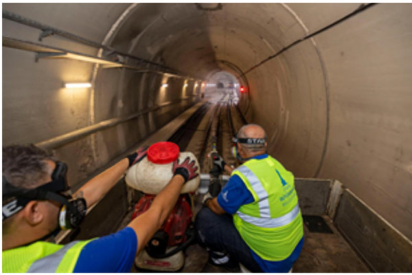 İzmir metrosunda gece vektör mücadelesi İzmir metrosunda gece vektör mücadelesi