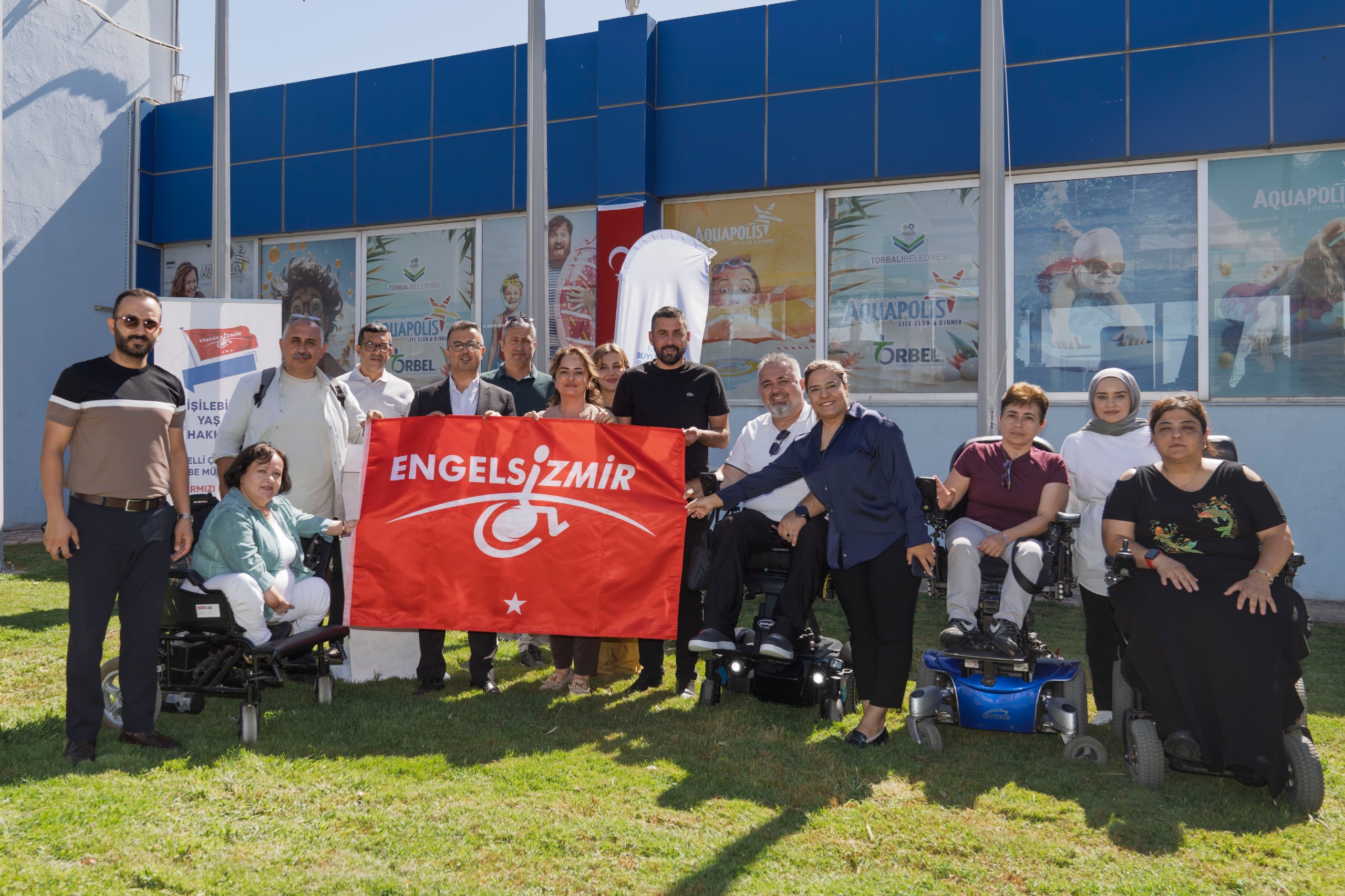 İzmir’de 100’üncü Kırmızı Bayrak Torbalı’daki yüzme havuzuna verildi İzmir’de 100’üncü Kırmızı Bayrak Torbalı’daki yüzme havuzuna verildi