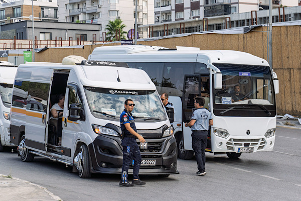 İzmir’de 794 servis aracı hakkında işlem yapıldı İzmir’de 794 servis aracı hakkında işlem yapıldı