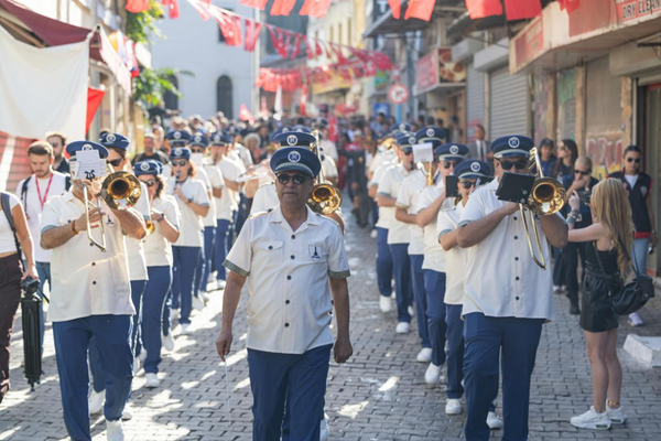 İzmir’de 9 Eylül için Zafer Yürüyüşü düzenlendi İzmir’de 9 Eylül için Zafer Yürüyüşü düzenlendi
