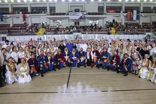 İzmir’de Balkan Halk Dansları kursunun final gösterisi düzenlendi İzmir’de Balkan Halk Dansları kursunun final gösterisi düzenlendi